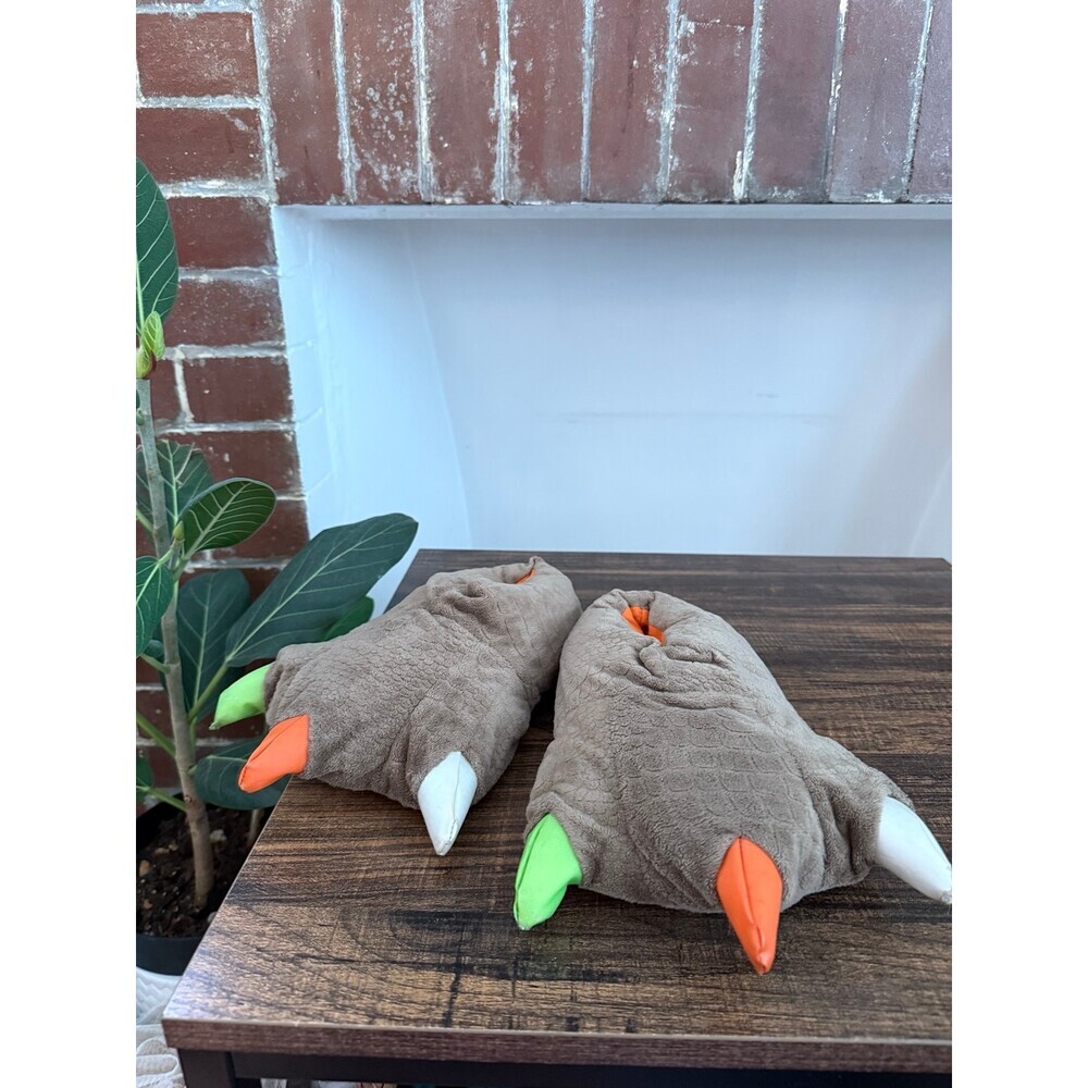 Kids Plush Dinosaur Claw Slippers – Size 13/1